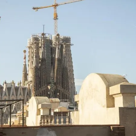 Attic 468 Sagrada Familia Барселона